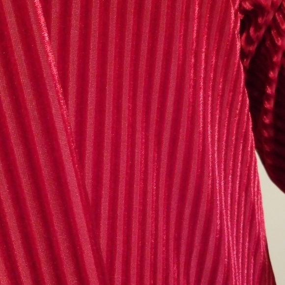 Plus Size 2x Red Ribbed Cold Shoulder Top - Picture 4 of 4